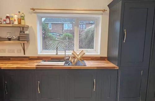 Tunstall House | Pet Friendly - 2 Bedrooms - 4 Guests - Parking