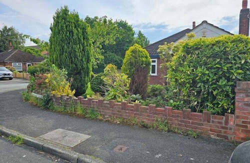 Tunstall House | Pet Friendly - 2 Bedrooms - 4 Guests - Parking