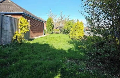 Tunstall House | Pet Friendly - 2 Bedrooms - 4 Guests - Parking