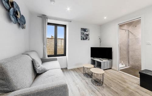 Saint-Benoit-des-Ondes Apartment | Pet Friendly Apartment