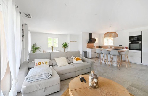 Saint Michel d'Euzet House | Pet friendly home in Saint-Michel-d'Euzet