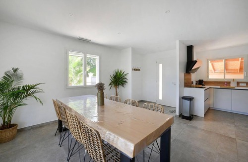 Saint Michel d'Euzet House | Pet friendly home in Saint-Michel-d'Euzet