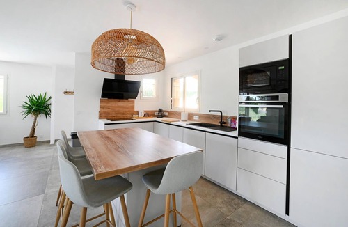 Saint Michel d'Euzet House | Pet friendly home in Saint-Michel-d'Euzet