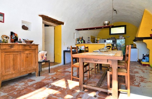 Saint-Hippolyte-du-Fort House | Pet friendly home in St-Hippolyte-du-Fort