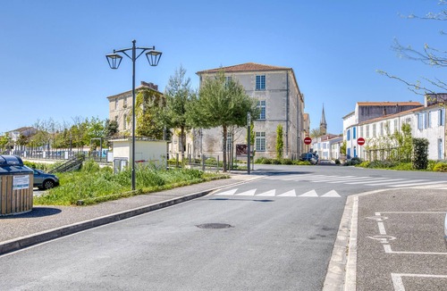 Le Chateau-d'Oleron Apartment | Pet friendly apartment