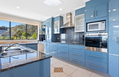 North Narooma House | Pet friendly - 11 Warbler Crescent