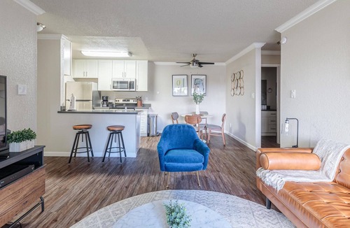 West Alameda Apartment | Pet-Friendly 1BR Apartment in Alameda + Parking
