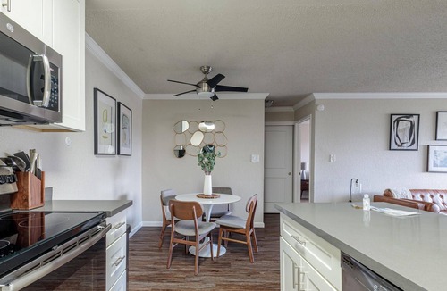 West Alameda Apartment | Pet-Friendly 1BR Apartment in Alameda + Parking