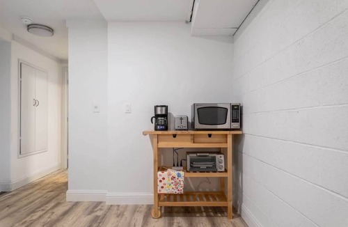 Sammamish House | Pet-Friendly 1BR, Central Heating, Free Parking