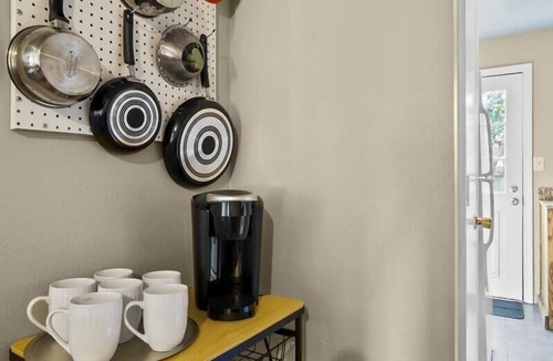 Tulsa Condo | ​Pet-Friendly 1BR Condo with pool in Midtown Tulsa