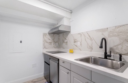 Sammamish House | Pet friendly 1br with huge yard