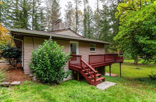 Sammamish House | Pet friendly 1br with huge yard