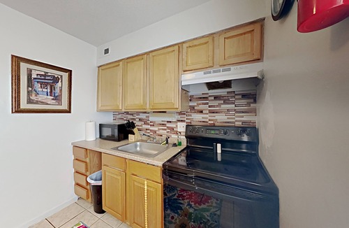 Benton Park Apartment | Pet Friendly 1st Fl Apartment w/Fenced Backyard