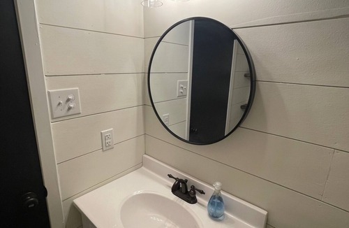 Shiner House | Pet friendly 2/1 home - 1 block to downtown Shiner