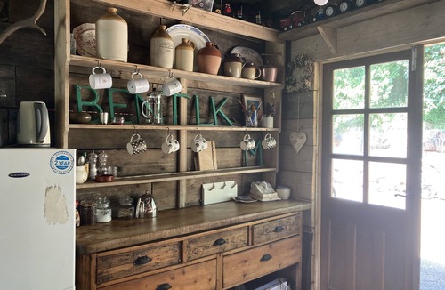 Longhope Cabin | Pet Friendly - 2 Guests - Shepherds Hut