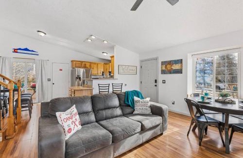 Briargate Villa | Pet Friendly 2 King Beds AF Academy Sleeps 12