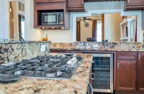 Milan House | Pet-Friendly | 2 Porches, 2 Blocks to Streetcar