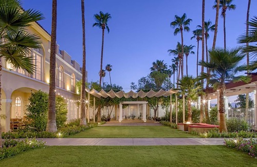 Downtown Resort | Pet Friendly 2 Queen Stay! Sunset Views, Relaxing Pool | Steps from Golf Course!