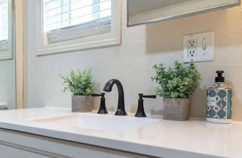 Maplewood House | Pet Friendly 2Bd/2Ba Near Maplewood Golf Course