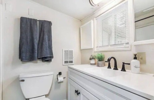 Maplewood House | Pet Friendly 2Bd/2Ba Near Maplewood Golf Course