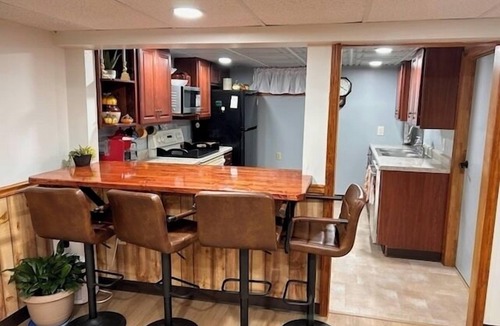 Adamstown Apartment | Pet Friendly 2BR King+Queen Full Kitchen