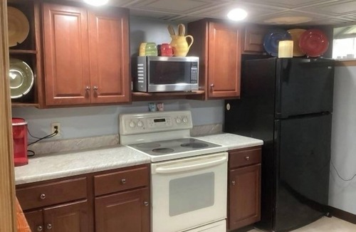 Adamstown Apartment | Pet Friendly 2BR King+Queen Full Kitchen