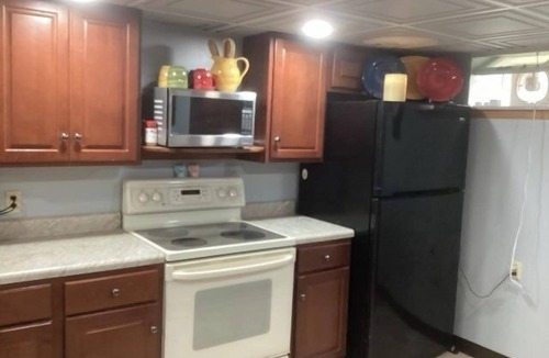 Adamstown Apartment | Pet Friendly 2BR King+Queen Full Kitchen