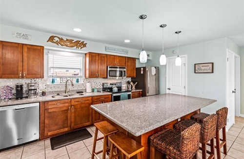 Jamaica Beach House | Pet-Friendly 2nd-Row Beach House | Large Deck | Family-Ready