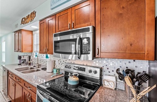 Jamaica Beach House | Pet-Friendly 2nd-Row Beach House | Large Deck | Family-Ready