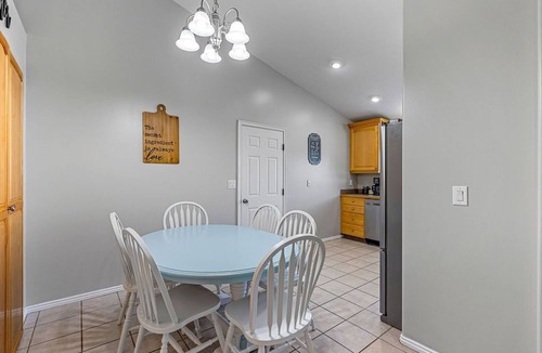 Clearfield Apartment | Pet friendly 3/2 fireplace by Hill AFB & hospitals