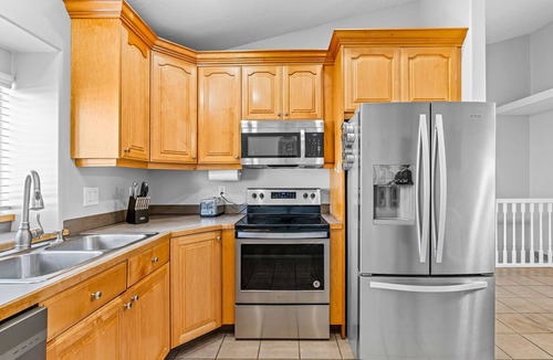 Clearfield Apartment | Pet friendly 3/2 fireplace by Hill AFB & hospitals