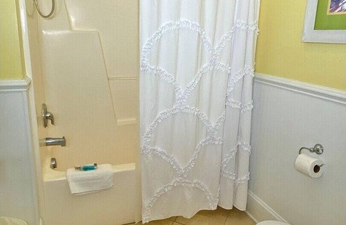 Atlantic Beach Hotel | Pet-friendly, 3 Blocks to Beach, Pool! Unit 302