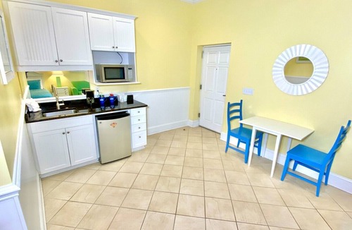 Atlantic Beach Hotel | Pet-friendly, 3 Blocks to Beach, Centrally Located! Unit 502