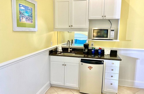 Atlantic Beach Hotel | Pet-friendly, 3 Blocks to Beach, Centrally Located! Unit 502