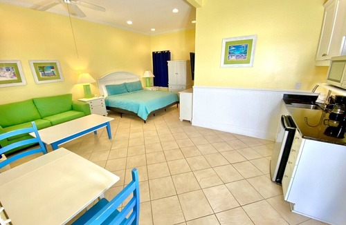 Atlantic Beach Hotel | Pet-friendly, 3 Blocks to Beach, Centrally Located! Unit 502