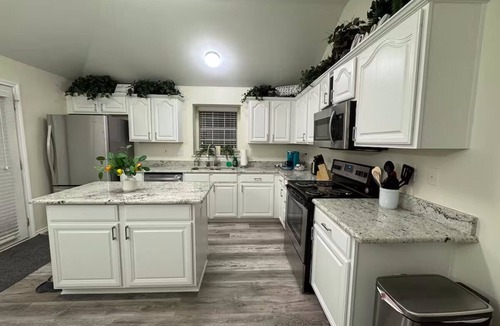 Garland House | Pet-friendly 3-bedroom w/Hot Tub