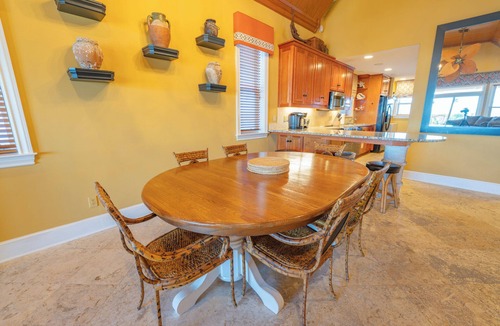 East End House | Pet Friendly, 3BR/3BA, Easy Walking Distance to Shops