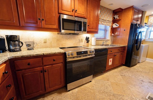 East End House | Pet Friendly, 3BR/3BA, Easy Walking Distance to Shops