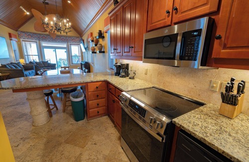 East End House | Pet Friendly, 3BR/3BA, Easy Walking Distance to Shops