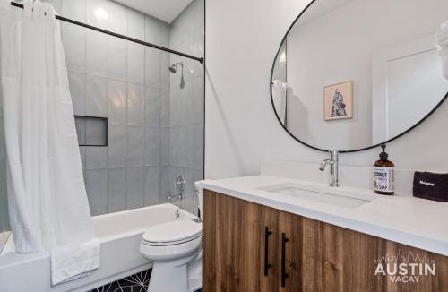 University Hills and Windsor Park Apartment | Pet-Friendly 3BR,2.5BA Home w Yard Near Mueller and Moody Center by Austin Vacay