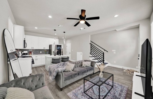Humble Cottage | Pet-Friendly 3BR/3BA 15 Min to Airport