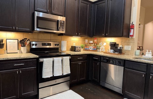 West San Antonio House | Pet-Friendly 3BR Fire Pit & Games Near Sea World