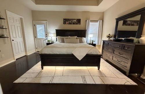 West San Antonio Apartment | Pet-Friendly 3BR - Fire Pit & Games Near Sea World