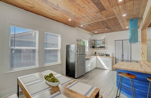 Woodlawn Lake House | Pet Friendly 3BR Near Ft Sam & Downtown