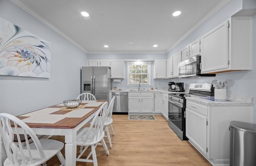 New Bern House | Pet-Friendly 3BR w/Fenced Yard & King Bed Near Downtown