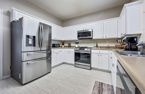 Woodstock Cottage | Pet-friendly 3BR w Porch & Grill Weekday Deals!