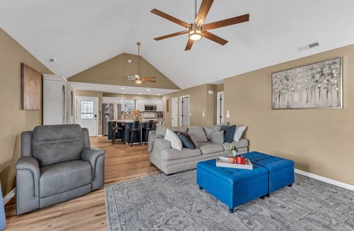 Waldron House | Pet-Friendly 3BR with Fenced Yard Near KC
