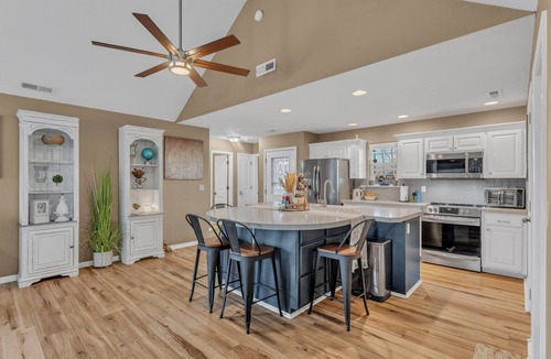 Waldron House | Pet-Friendly 3BR with Fenced Yard Near KC
