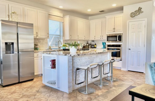 Murphy House | Pet-Friendly 4-Bedroom+Office, Pool Table, Hot Tub