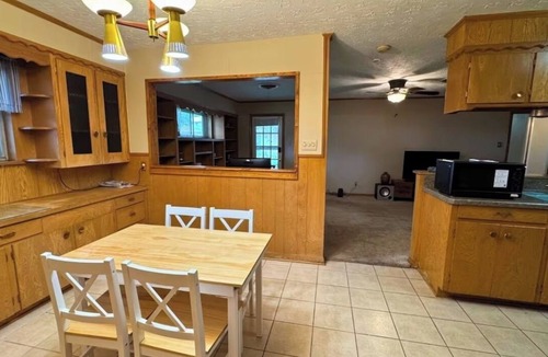 Baytown House | Pet-Friendly 4BR Retreat Near Parks & Dining